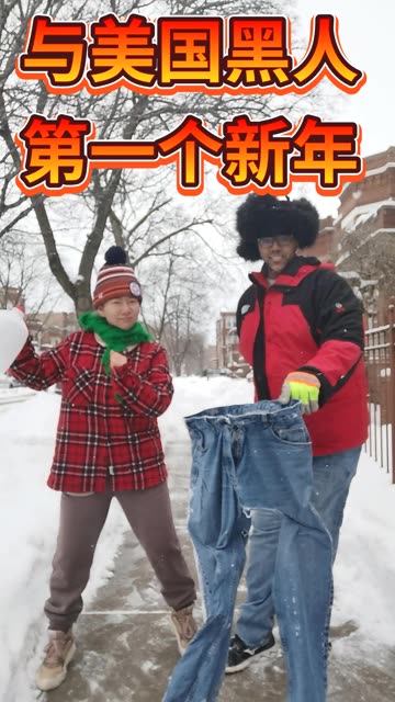 尔滨大雪人穿上新年衣服了 欢乐迎新春