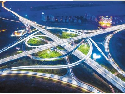 沈阳首条空中地铁惊艳启程 城市交通新风景